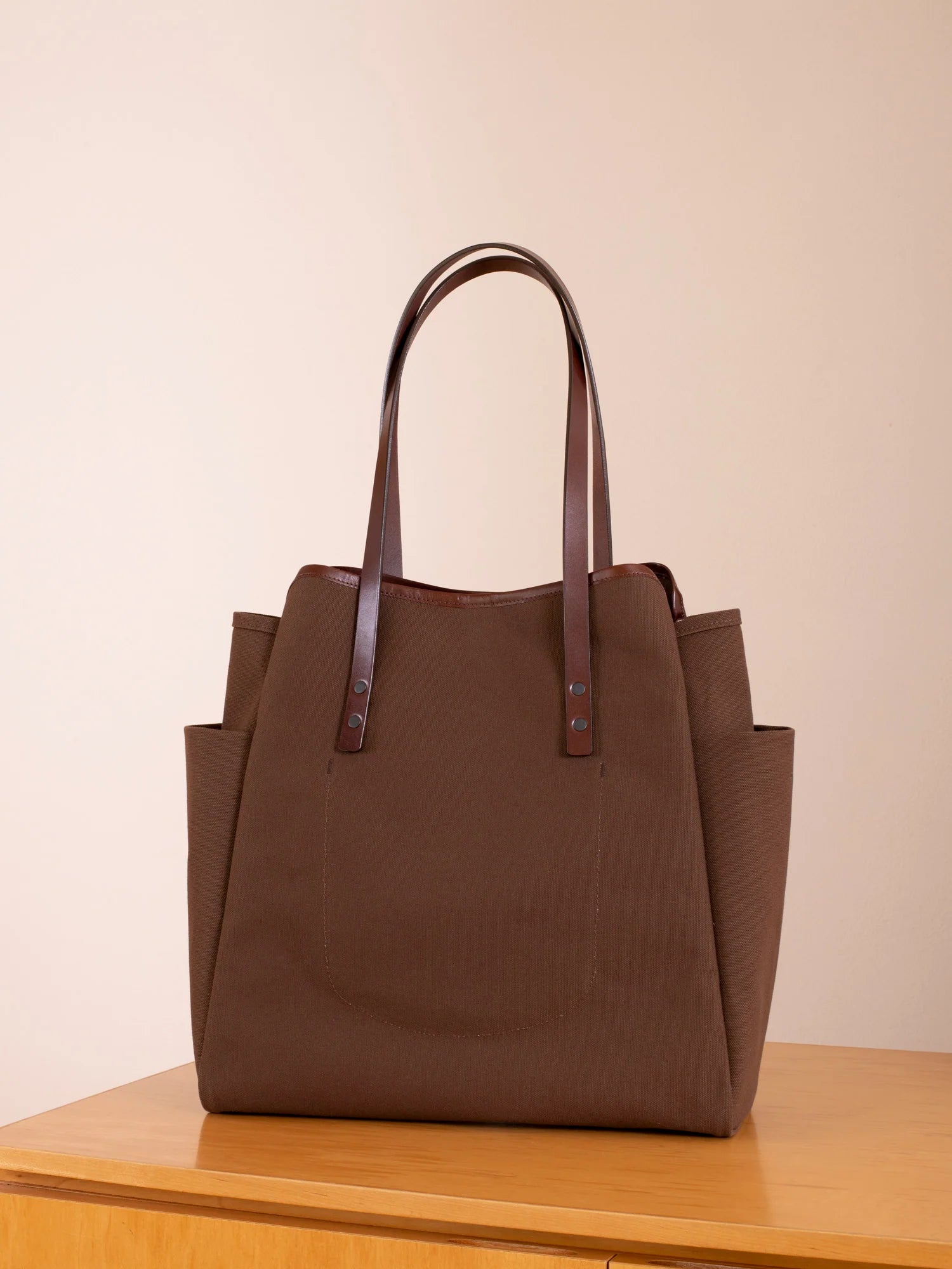 Shopper Tote in Acorn & Chocolate