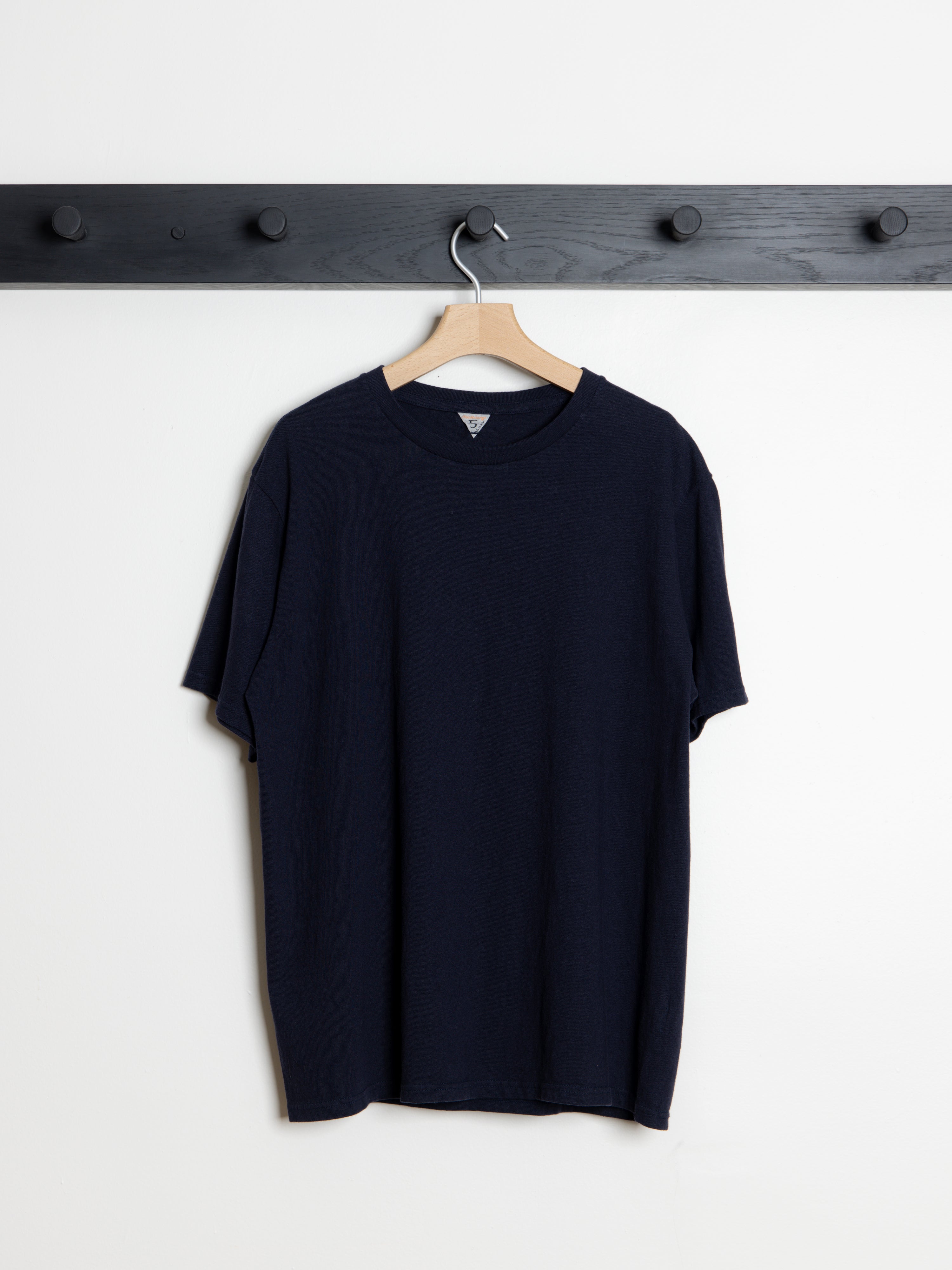 'Dos' Organic Raffy Cotton T-Shirt in Black Navy