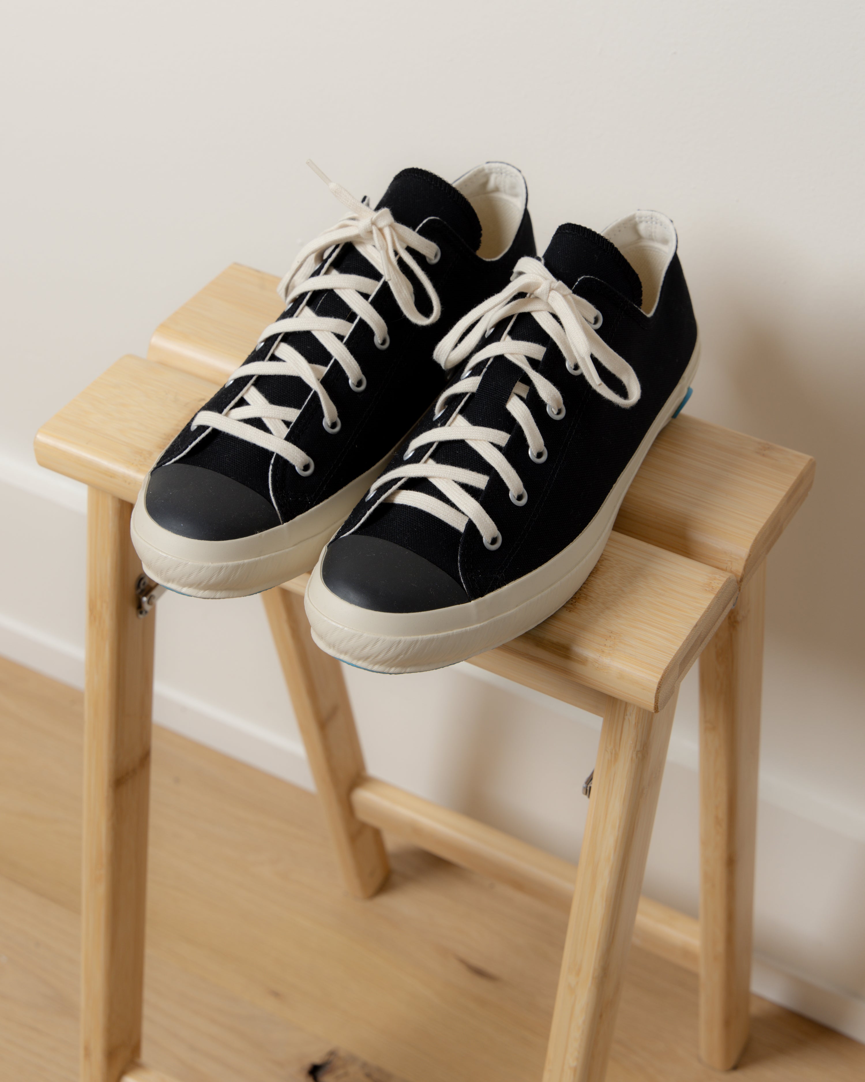 01-JP Lo Sneaker in Black