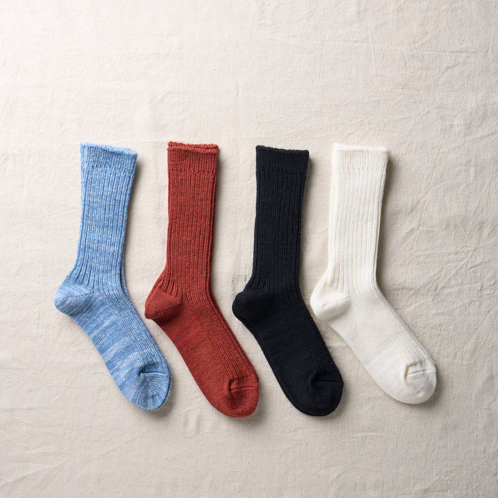 Linen Wool Ribbed Socks in Black